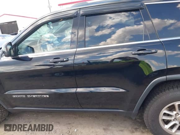 2018 Jeep Grand Cherokee Laredo z VIN 1C4RJEAG4JC443006, wystawiony jako IAAI lot #42662223 z przebiegiem 146 102 mil mil oraz . Historia ofert i sprzedaży dostępna na DreamBid. Obrazek 14.