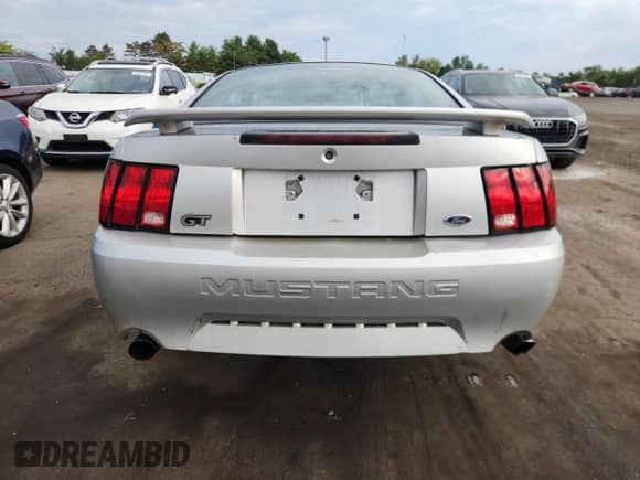 2001 Ford Mustang GT Deluxe с VIN 1FAFP42X31F132388, выставлен на аукционе Copart как лот 70683905 с пробегом 149 365 миль миль и На запчасти • Non repairable. История ставок и продаж доступна на DreamBid. Изображение 6.