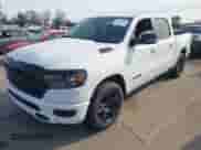 2022 Ram 1500 Big Horn z VIN 1C6RREFTXNN254294, wystawiony jako IAAI lot #41402831 z przebiegiem 49 951 mil mil oraz . Historia ofert i sprzedaży dostępna na DreamBid. Obrazek 2.