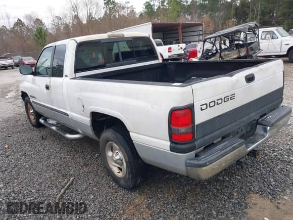 2000 Dodge 1500 with VIN 3B7HC13Z8YM207318, listed as a IAAI auction lot 41417475 with 232,453 mi miles and . Bid and sale history available at DreamBid. Image 3.