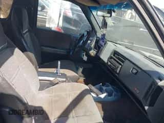 1987 Chevrolet Blazer z VIN 1GNCS18R2H8188749, wystawiony jako IAAI lot #42705290 z przebiegiem 110 735 mil mil oraz . Historia ofert i sprzedaży dostępna na DreamBid. Obrazek 5.