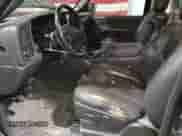 2003 Chevrolet Silverado 2500HD LT z VIN 1GCHK29G03E374026, wystawiony jako Copart lot #66545055 z przebiegiem 121 815 mil mil oraz Czysty tytuł • Clean title. Historia ofert i sprzedaży dostępna na DreamBid. Obrazek 7.