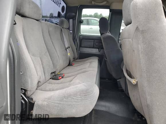 2006 Chevrolet Silverado 3500 с VIN 1GCHK39U36E129513, выставлен на аукционе Copart как лот 81939415 с пробегом 380 415 миль миль и Списание • Salvage title. История ставок и продаж доступна на DreamBid. Изображение 10.