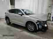 2025 Mazda CX-5 S Select z VIN JM3KFBBLXS0690411, wystawiony jako Copart lot #90328315 z przebiegiem Nie podano mil oraz Szkoda całkowita • Salvage title. Historia ofert i sprzedaży dostępna na DreamBid. Obrazek 4.