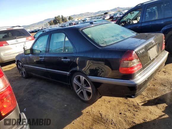 2000 Mercedes-Benz C 230/260/280/320 z VIN WDBHA29G0YA860383, wystawiony jako Copart lot #87109294 z przebiegiem 135 777 mil mil oraz Szkoda całkowita • Salvage title. Historia ofert i sprzedaży dostępna na DreamBid. Obrazek 2.