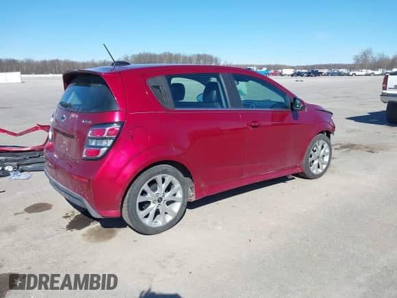 2018 Chevrolet Sonic Premier z VIN 1G1JF6SB0J4116337, wystawiony jako IAAI lot #41684925 z przebiegiem 48 508 mil mil oraz . Historia ofert i sprzedaży dostępna na DreamBid. Obrazek 4.
