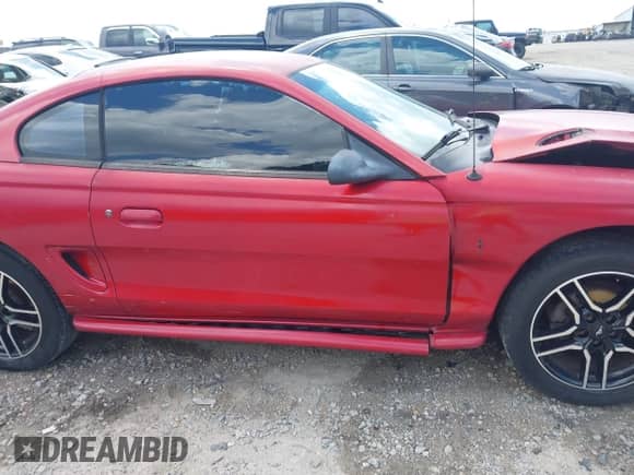 1994 Ford Mustang z VIN 1FALP4047RF117240, wystawiony jako IAAI lot #42315542 z przebiegiem 120 825 mil mil oraz . Historia ofert i sprzedaży dostępna na DreamBid. Obrazek 13.