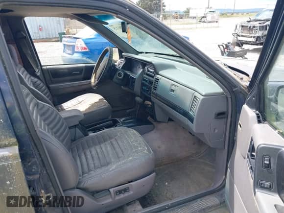 1994 Jeep Grand Cherokee Laredo с VIN 1J4GZ58Y2RC320793, выставлен на аукционе IAAI как лот 42781115 с пробегом 275 518 миль миль и . История ставок и продаж доступна на DreamBid. Изображение 5.