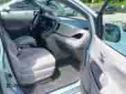 2017 Toyota Sienna LE Auto Access Seat с VIN 5TDKZ3DC6HS888752, выставлен на аукционе IAAI как лот 43216076 с пробегом 105 314 миль миль и . История ставок и продаж доступна на DreamBid. Изображение 5.