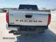 2025 Toyota Tacoma SR z VIN 3TMLB5JN9SM165222, wystawiony jako Copart lot #71427165 z przebiegiem 1 473 mil mil oraz Szkoda całkowita • Salvage title. Historia ofert i sprzedaży dostępna na DreamBid. Obrazek 6.