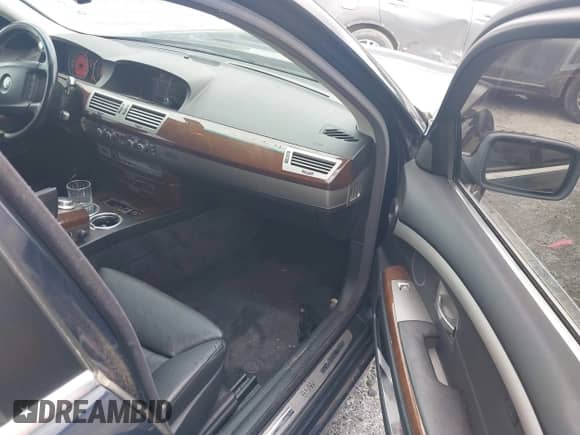 2006 BMW 7 Series 750i with VIN WBAHL83536DT01280, listed as a IAAI auction lot 42434025 with 181,189 mi miles and . Bid and sale history available at DreamBid. Image 5.