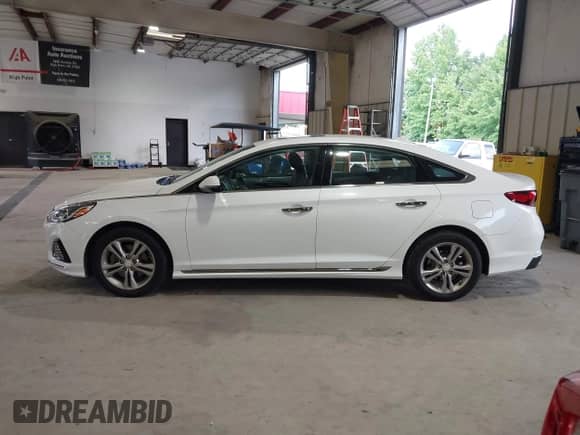 2018 Hyundai Sonata SEL with VIN 5NPE34AF1JH715574, listed as a IAAI auction lot 43010843 with 90,189 mi miles and . Bid and sale history available at DreamBid. Image 15.