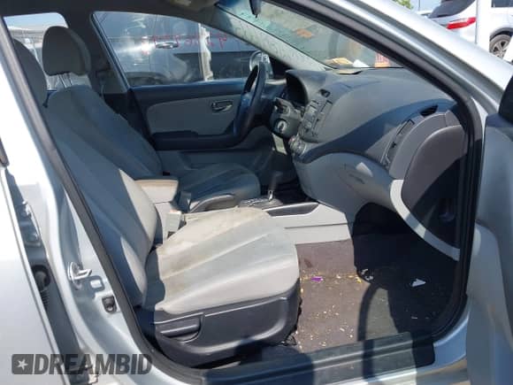 2010 Hyundai Elantra GLS z VIN KMHDU4AD9AU940589, wystawiony jako IAAI lot #42864993 z przebiegiem 92 162 mil mil oraz . Historia ofert i sprzedaży dostępna na DreamBid. Obrazek 5.