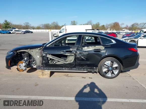 2024 BMW i4 xDrive40 с VIN WBY83FB05RFS69775, выставлен на аукционе IAAI как лот 42079067 с пробегом 4 607 миль миль и . История ставок и продаж доступна на DreamBid. Изображение 14.