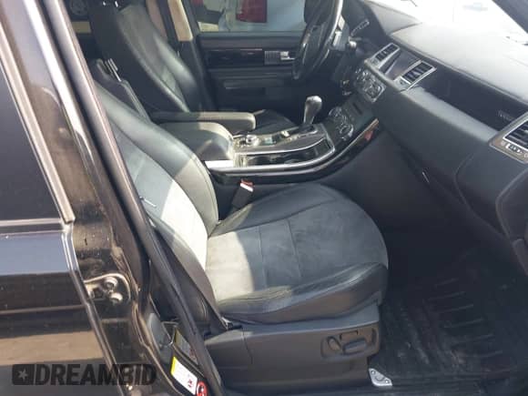 2010 Land Rover Range Rover Sport HSE Lux z VIN SALSK2D4XAA220181, wystawiony jako IAAI lot #43523253 z przebiegiem 156 433 mil mil oraz . Historia ofert i sprzedaży dostępna na DreamBid. Obrazek 5.