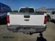 2011 Chevrolet Silverado 3500 z VIN 1GC5K0CG5BZ130847, wystawiony jako Copart lot #74311024 z przebiegiem 251 940 mil mil oraz Szkoda całkowita • Salvage title. Historia ofert i sprzedaży dostępna na DreamBid. Obrazek 6.
