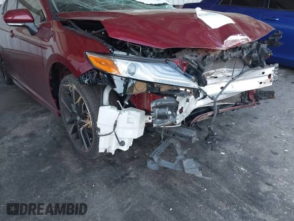 2018 Toyota Camry XSE z VIN 4T1B61HK5JU597011, wystawiony jako IAAI lot #43262705 z przebiegiem 136 716 mil mil oraz . Historia ofert i sprzedaży dostępna na DreamBid. Obrazek 17.