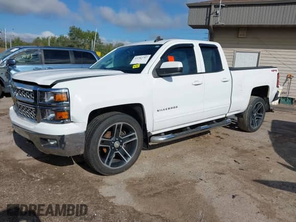 2015 Chevrolet Silverado 1500 LT z VIN 1GCVKREC4FZ386188, wystawiony jako IAAI lot #43282707 z przebiegiem 100 665 mil mil oraz . Historia ofert i sprzedaży dostępna na DreamBid. Obrazek 18.