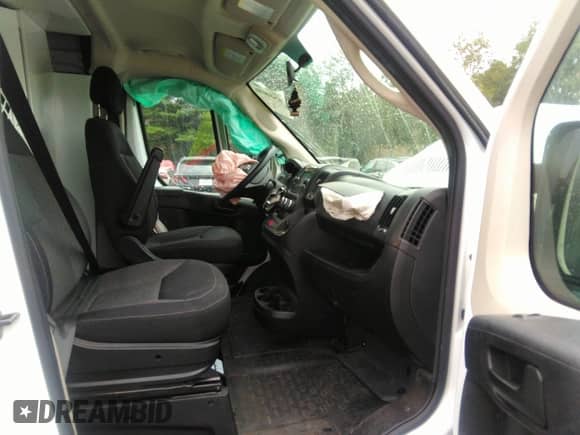 2021 Ram ProMaster Cargo z VIN 3C6LRVDG4ME527924, wystawiony jako IAAI lot #42480600 z przebiegiem 62 806 mil mil oraz . Historia ofert i sprzedaży dostępna na DreamBid. Obrazek 5.