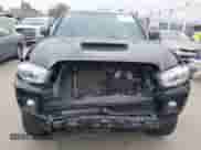 2016 Toyota Tacoma SR z VIN 5TFCZ5AN8GX002137, wystawiony jako IAAI lot #43262454 z przebiegiem 187 414 mil mil oraz . Historia ofert i sprzedaży dostępna na DreamBid. Obrazek 6.