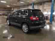 2010 Volkswagen Tiguan SE с VIN WVGBV7AX0AW001089, выставлен на аукционе IAAI как лот 43197345 с пробегом 176 507 миль миль и . История ставок и продаж доступна на DreamBid. Изображение 3.