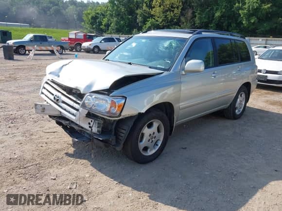 2004 Toyota Highlander with VIN JTEDP21A840024581, listed as a IAAI auction lot 42574896 with 152,207 mi miles and . Bid and sale history available at DreamBid. Image 2.