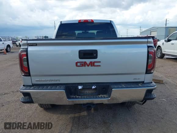 2018 GMC Sierra 1500 SLT z VIN 3GTU2NEC2JG556450, wystawiony jako IAAI lot #42597145 z przebiegiem 122 940 mil mil oraz . Historia ofert i sprzedaży dostępna na DreamBid. Obrazek 16.