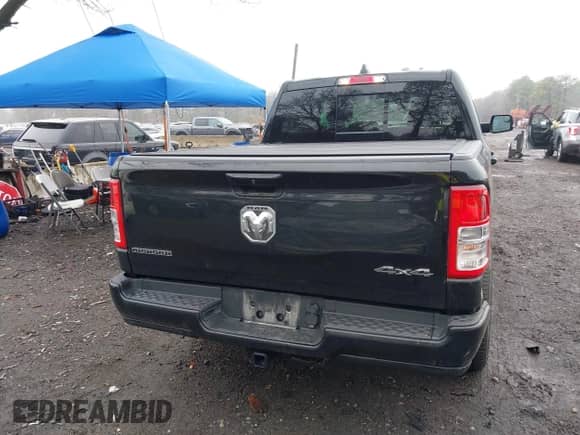 2024 Ram 1500 Big Horn z VIN 1C6RRFFG2RN129322, wystawiony jako IAAI lot #41928116 z przebiegiem 13 303 mil mil oraz . Historia ofert i sprzedaży dostępna na DreamBid. Obrazek 16.