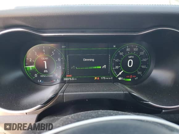 2020 Ford Mustang Bullitt z VIN 1FA6P8K08L5580189, wystawiony jako Copart lot #47220525 z przebiegiem 35 075 mil mil oraz Szkoda całkowita • Salvage title. Historia ofert i sprzedaży dostępna na DreamBid. Obrazek 9.