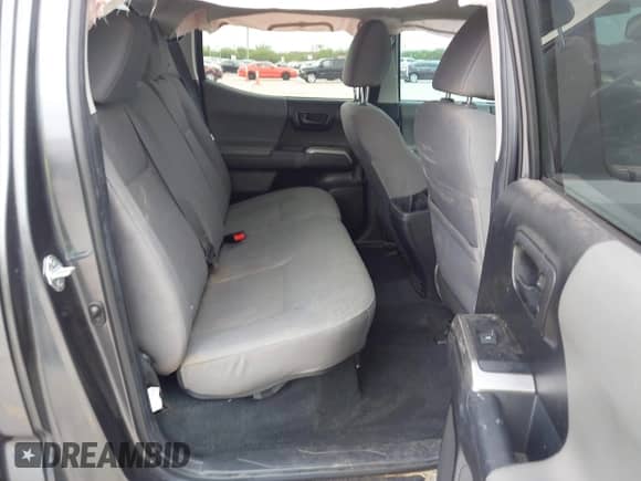 2023 Toyota Tacoma SR5 z VIN 3TMAZ5CN0PM200298, wystawiony jako IAAI lot #42880608 z przebiegiem 73 069 mil mil oraz . Historia ofert i sprzedaży dostępna na DreamBid. Obrazek 8.