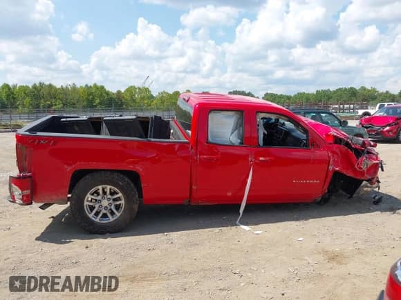 2018 Chevrolet Silverado 1500 LT z VIN 1GCVKREC2JZ296935, wystawiony jako IAAI lot #43048415 z przebiegiem 148 917 mil mil oraz . Historia ofert i sprzedaży dostępna na DreamBid. Obrazek 12.