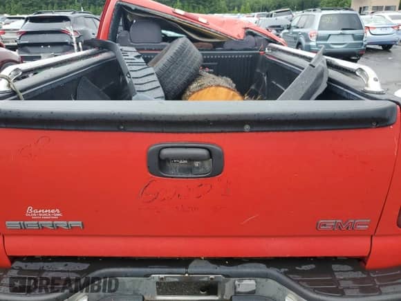 2001 GMC Sierra 1500 SL with VIN 1GTEC14W21Z277862, listed as a Copart auction lot 64068045 with 154,663 mi miles and Non repairable. Bid and sale history available at DreamBid. Image 10.