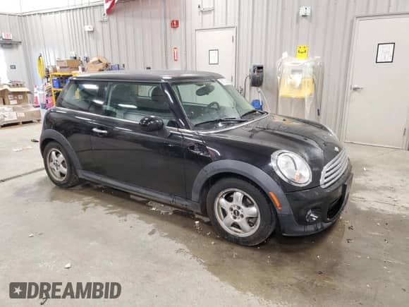 2011 MINI Hardtop with VIN WMWSU3C52BT184457, listed as a Copart auction lot 69720685 with 125,145 mi miles and Clean title. Bid and sale history available at DreamBid. Image 4.