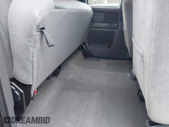 2003 Chevrolet Silverado 2500HD LT with VIN 1GCHK29U93E192928, listed as a IAAI auction lot 43558055 with 90,700 mi miles and . Bid and sale history available at DreamBid. Image 8.