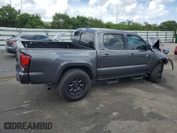 2022 Toyota Tacoma SR5 with VIN 3TYAZ5CNXNT016472, listed as a Copart auction lot 64419425 with 45,643 mi miles and Salvage title. Bid and sale history available at DreamBid. Image 3.