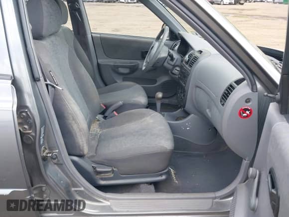 2004 Hyundai Accent GL z VIN KMHCG45C84U514658, wystawiony jako IAAI lot #42222115 z przebiegiem 33 055 mil mil oraz . Historia ofert i sprzedaży dostępna na DreamBid. Obrazek 5.