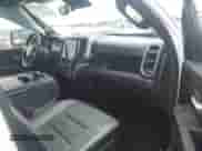 2025 Ram 1500 Tradesman z VIN 1C6SRECG7SN612939, wystawiony jako IAAI lot #43328272 z przebiegiem 10 087 mil mil oraz . Historia ofert i sprzedaży dostępna na DreamBid. Obrazek 5.