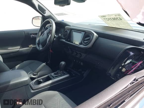 2019 Toyota Tacoma SR5 с VIN 3TMAZ5CN4KM104750, выставлен на аукционе IAAI как лот 42003527 с пробегом 66 342 миль миль и . История ставок и продаж доступна на DreamBid. Изображение 5.