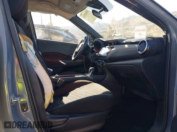 2021 Nissan Kicks SR z VIN 3N1CP5DV2ML556768, wystawiony jako IAAI lot #42842976 z przebiegiem 33 019 mil mil oraz . Historia ofert i sprzedaży dostępna na DreamBid. Obrazek 5.