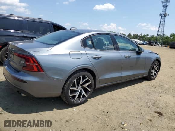 2020 Volvo S60 Momentum z VIN 7JR102FK2LG064613, wystawiony jako Copart lot #62116935 z przebiegiem 44 845 mil mil oraz Szkoda całkowita • Salvage title. Historia ofert i sprzedaży dostępna na DreamBid. Obrazek 3.