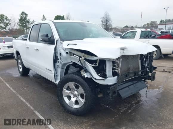 2020 Ram 1500 Big Horn z VIN 1C6RREBT0LN266926, wystawiony jako IAAI lot #41794173 z przebiegiem 126 043 mil mil oraz . Historia ofert i sprzedaży dostępna na DreamBid. Obrazek 1.