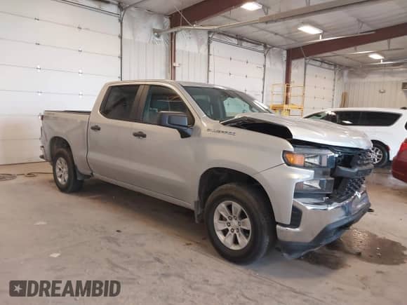 2019 Chevrolet Silverado 1500 Work Truck z VIN 1GCPYAEHXKZ222247, wystawiony jako IAAI lot #42457670 z przebiegiem 83 767 mil mil oraz . Historia ofert i sprzedaży dostępna na DreamBid. Obrazek 1.