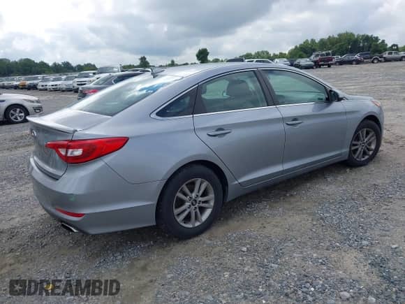 2015 Hyundai Sonata SE с VIN 5NPE24AFXFH048949, выставлен на аукционе IAAI как лот 42804451 с пробегом 111 399 миль миль и . История ставок и продаж доступна на DreamBid. Изображение 4.