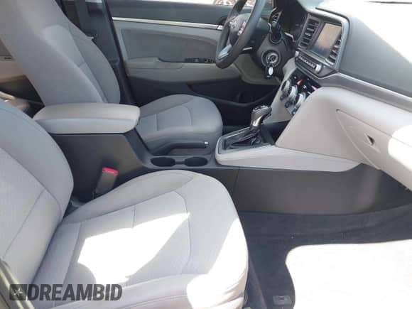 2019 Hyundai Elantra Value Edition z VIN 5NPD84LF3KH415840, wystawiony jako IAAI lot #43376034 z przebiegiem 157 855 mil mil oraz . Historia ofert i sprzedaży dostępna na DreamBid. Obrazek 5.