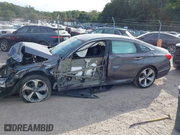 2019 Honda Accord Touring с VIN 1HGCV2F92KA027845, выставлен на аукционе IAAI как лот 43362070 с пробегом Не указан миль и . История ставок и продаж доступна на DreamBid. Изображение 13.