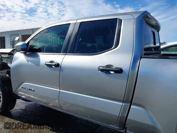 2024 Toyota Tacoma SR5 with VIN 3TMLB5JN4RM022026, listed as a IAAI auction lot 41409069 with 20,354 mi miles and . Bid and sale history available at DreamBid. Image 15.