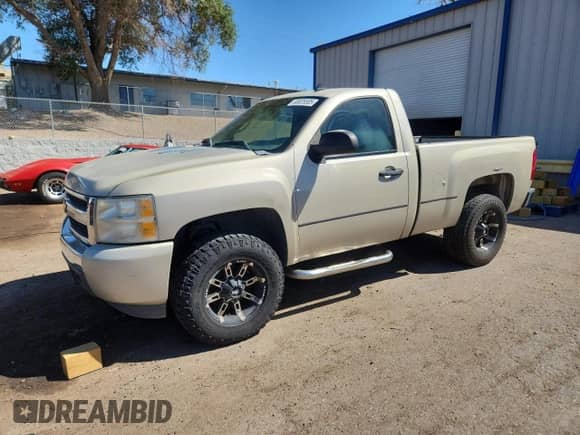 2008 Chevrolet Silverado 1500 Work Truck с VIN 1GCEC14X98Z137973, выставлен на аукционе Copart как лот 80825505 с пробегом 91 237 миль миль и Списание • Salvage title. История ставок и продаж доступна на DreamBid. Изображение 1.