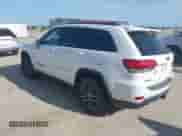 2017 Jeep Grand Cherokee Trailhawk z VIN 1C4RJFLT0HC875456, wystawiony jako IAAI lot #42695042 z przebiegiem 98 879 mil mil oraz . Historia ofert i sprzedaży dostępna na DreamBid. Obrazek 3.