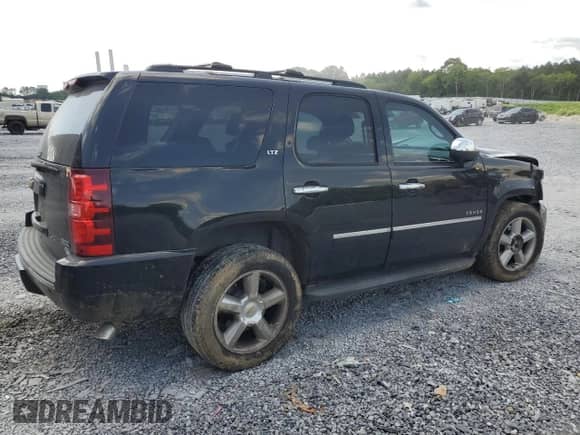 2010 Chevrolet Tahoe LTZ с VIN 1GNUCCE06AR189230, выставлен на аукционе Copart как лот 61899365 с пробегом 215 727 миль миль и Списание • Salvage title. История ставок и продаж доступна на DreamBid. Изображение 3.
