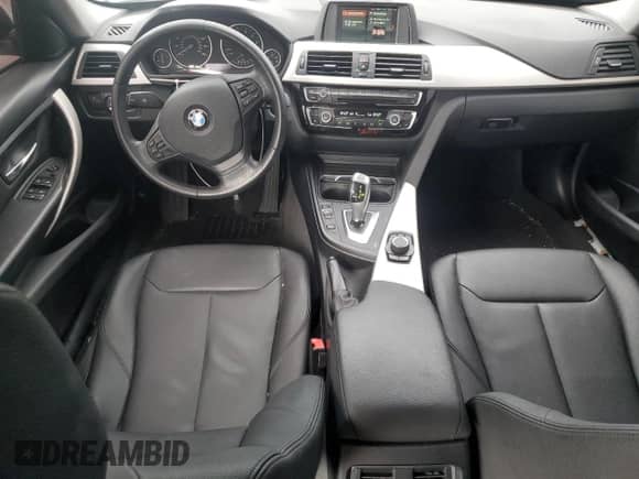 2018 BMW 3 Series 320i z VIN WBA8A9C5XJAH14340, wystawiony jako Copart lot #80249955 z przebiegiem 45 974 mil mil oraz Szkoda całkowita • Salvage title. Historia ofert i sprzedaży dostępna na DreamBid. Obrazek 8.